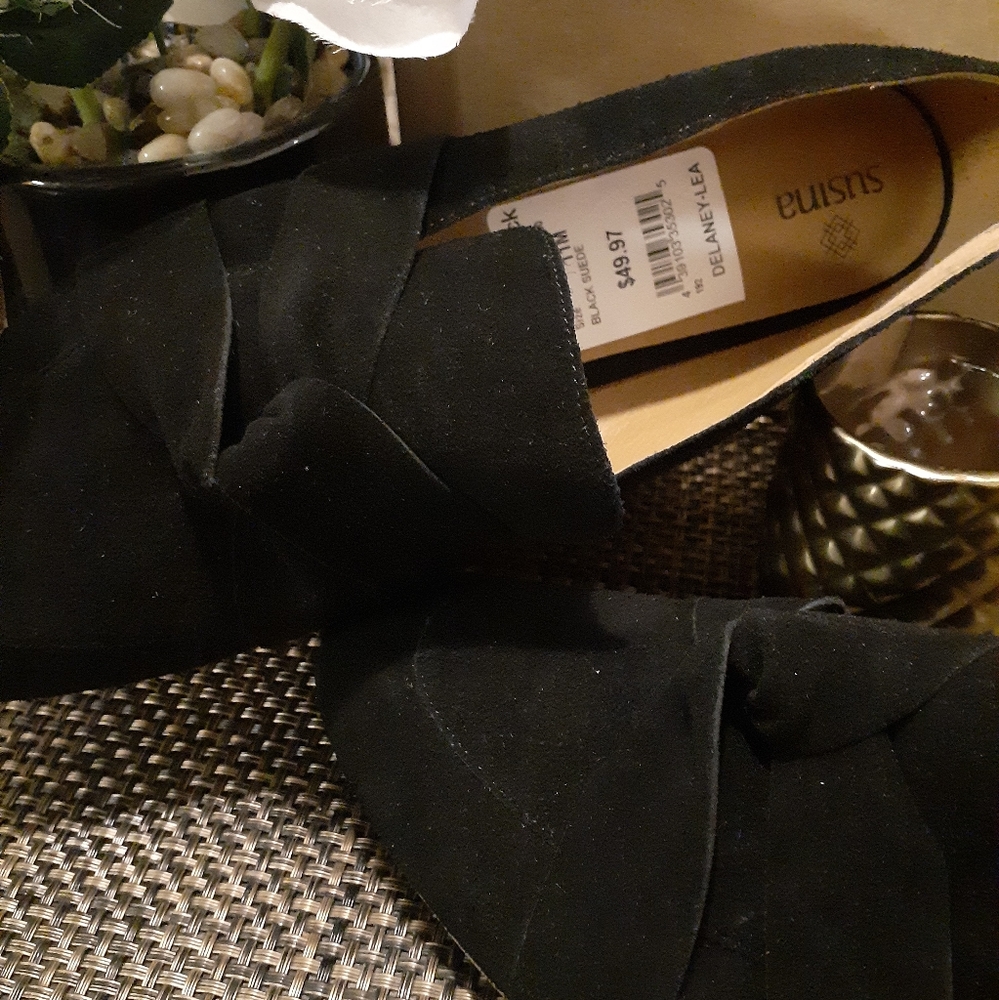 Susina Delaney Suede Knot Flats